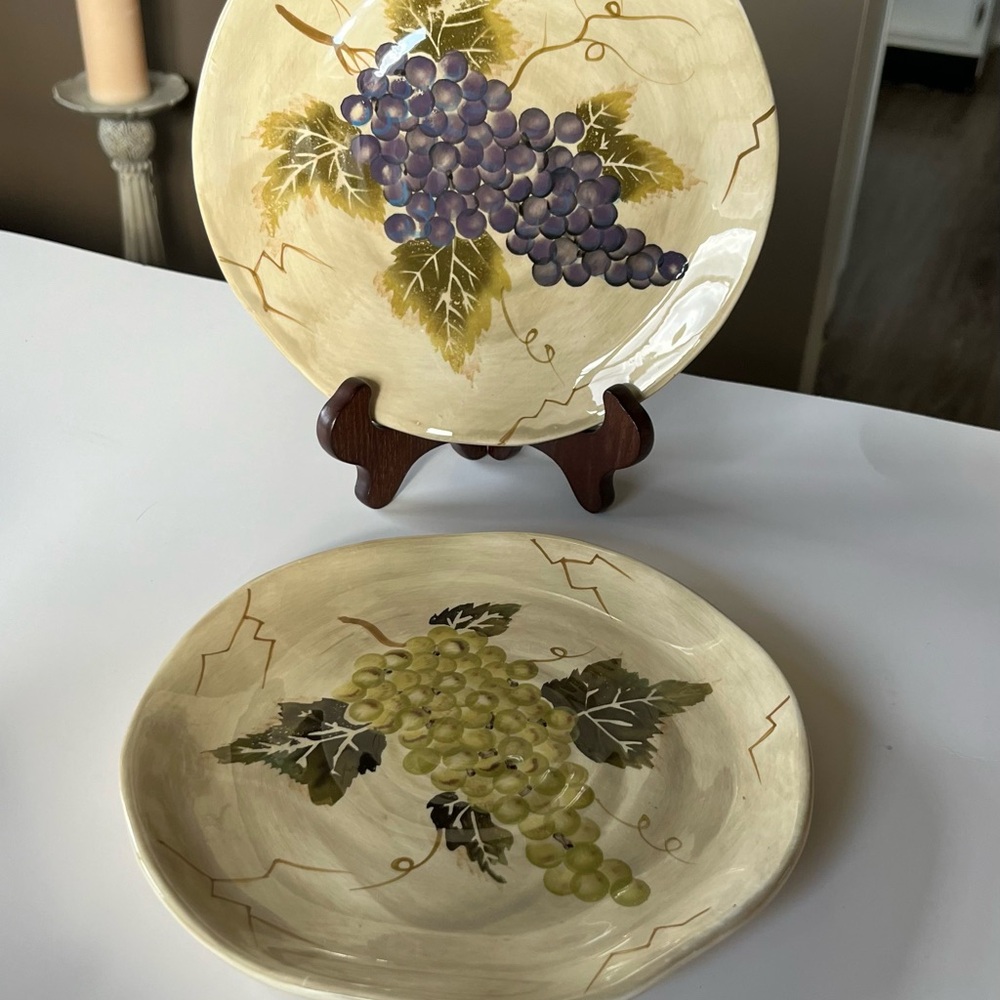 Cabernet by Tabletops Unlimited hand crafted & painted grapes, 2 salad plates